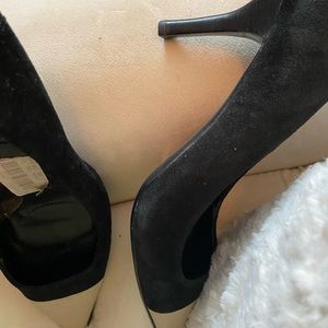 Calvin Klein Cream and suede pumps